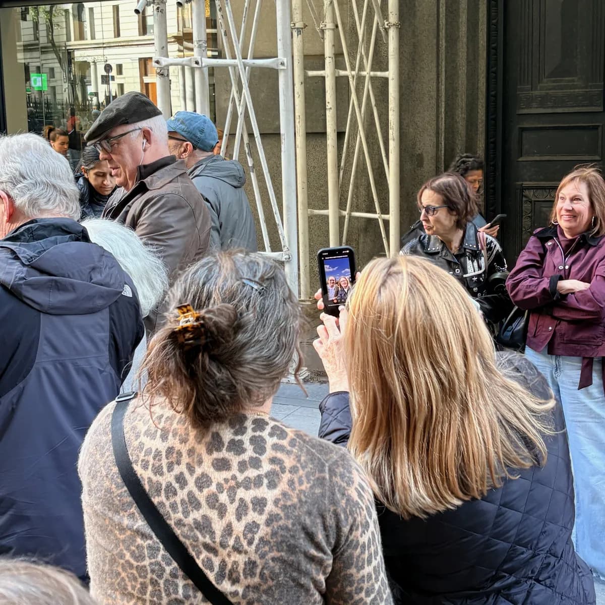 A visitor taking a historical selfie in TimeLens during the New Amsterdam walking tour